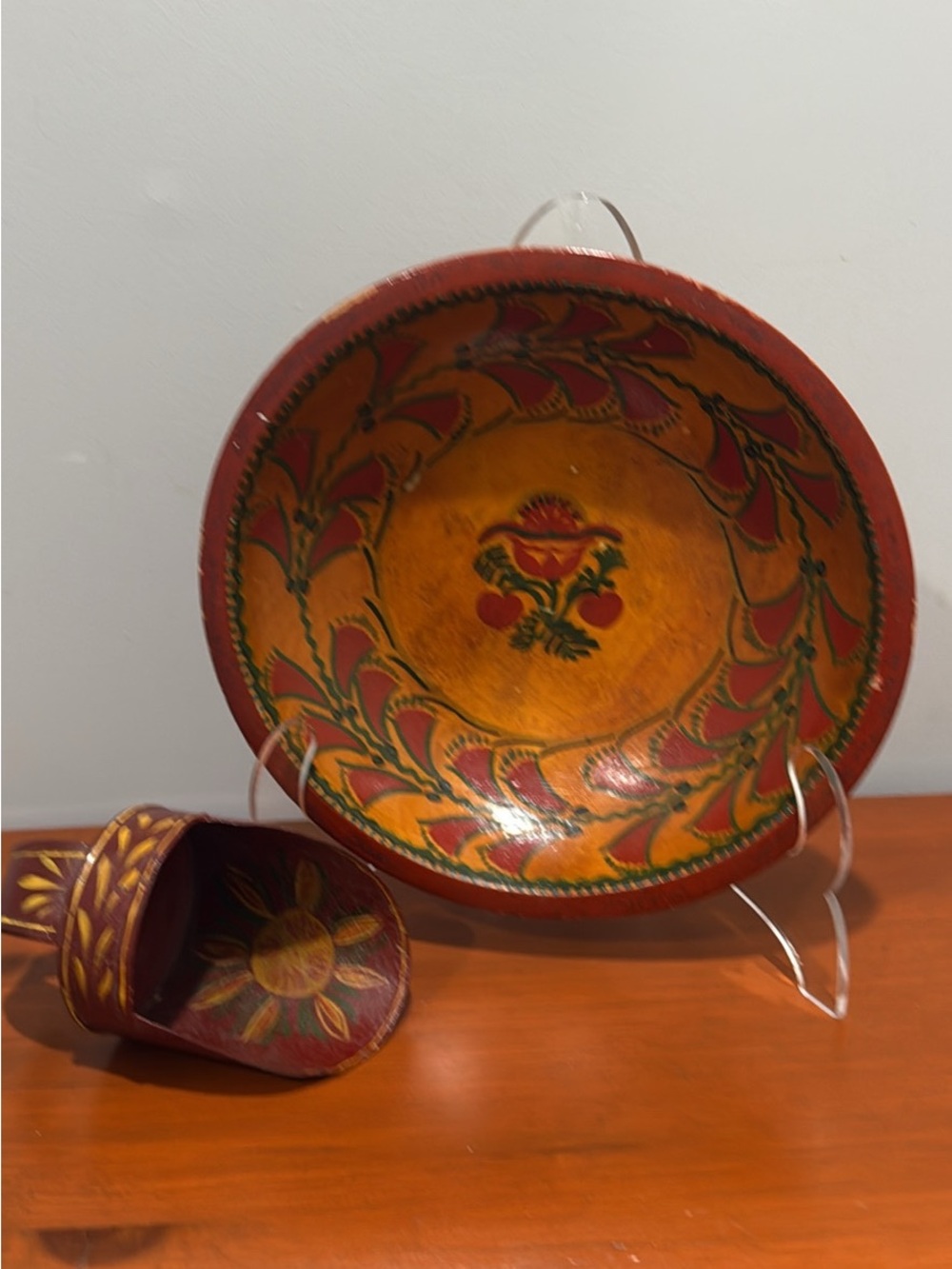Vintage 1930s 40s MUNISING Hand-Painted Decorative Bowl & Tole Flour Scoop